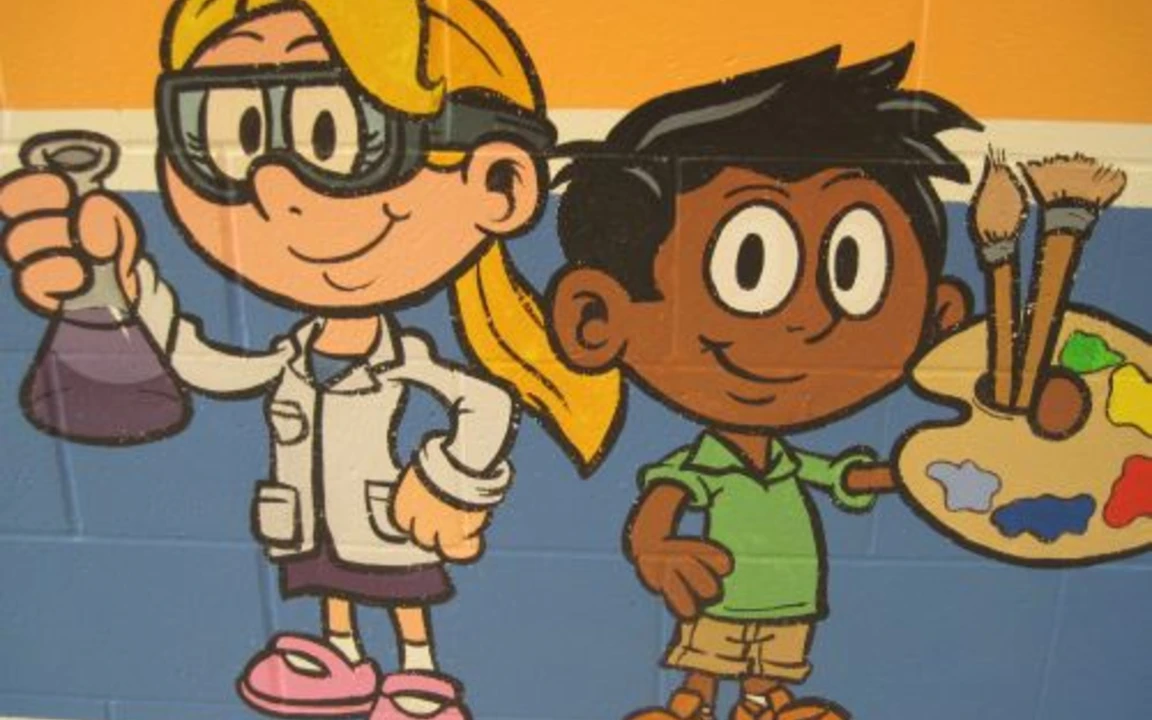 une scientifique et un peintre en murale