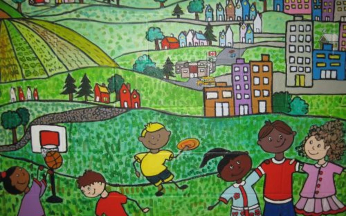 murale de l'école représentant des élèves qui jouent à l'extérieur dans un paysage vert
